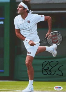 ROGER FEDERER SIGNED AUTOGRAPH 7X10 PHOTO - TENNIS ICON, WIMBLEDON CHAMPION PSA - Picture 1 of 1