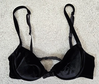 Sujetador Victoria Secret 32B Vintage Etiqueta Dorada Negro Terciopelo Forrado Con Aros Foto 1 de 4