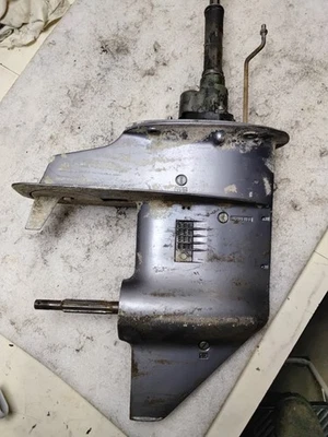 Caja de cambios unidad inferior Yamaha 25HP 2 tiempos 1993 689-45300 Kd Foto 1 de 4