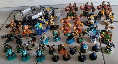 Lot De 41 Figurines Et Objets skylanders Et 3 Portails Activision  - Photo 1/4