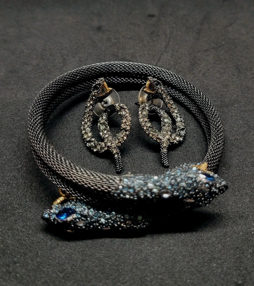 Pendientes serpiente enrollada con pavé de cristal azul/negro Alexis Bittar, pulsera a juego Foto 1 de 4