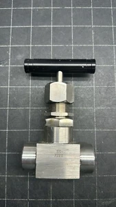 Swagelok weiß 1/2" FNPT Nadelventil SS-7KF8 Edelstahl, ähnlich SS-12NBF8 - Bild 1 von 2