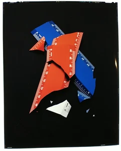 1980er Kunst 8x10" Farbe Transparenz Folie gebrochene Lineale rot weiß & blau - Bild 1 von 1