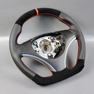 Volante esportivo BMW E90 E92 E93 E82 E84 E87 M COURO CAMURÇA FABRICANTE DE EQUIPAMENTO ORIGINAL 6795574 - Imagem 1 de 4