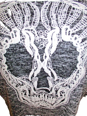 Suéter feminino NOBO cinza pulôver manga 3/4 leve renda branca CAVEIRA tamanho M - Imagem 1 de 3