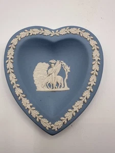Wedgwood Blue Jasperware Heart Dish, Oak Leaf Border ~4.75" England - Picture 1 of 5