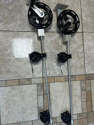 Ручные даунриггеры Big Jon (2) с линейным прилавком, стальными линиями, вертикальным хранением - Изображение 1 из 4