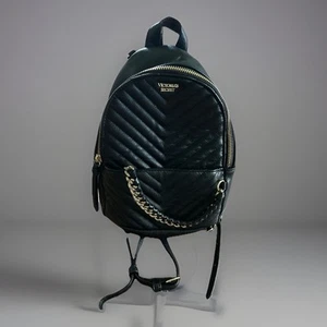 Mochila/cartera pequeña Victoria’s Secret de cuero sintético negra acolchada cadena dorada - Imagen 1 de 5