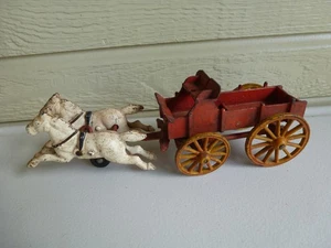Vintage antike Gusseisen Pferde und Wagen weiß, rot schön gealtert etwas Rost - Bild 1 von 13