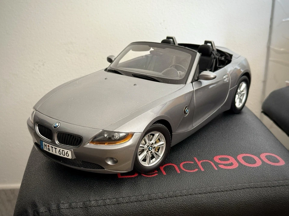 BMW Z4 1:12 Kyosho - Ottime Condizioni - Apribile - Cappotta Funzionante - Immagine 1 di 4