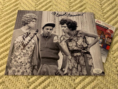 Vicki Lawrence & Carol Burnett Signed 8 X 10 Photo JSA Authentication COA Cover
