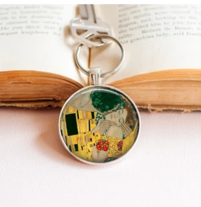 The Kiss Klimt Key Ring - Art Lovers Key Ring - Famous Painting Key Ring - Picture 1 of 5