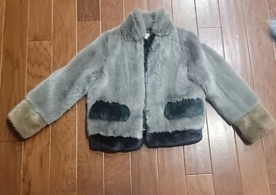Chaqueta Anthropologie Molliolli Eco-Fur Colorblock Gris Talla S Foto 1 de 4