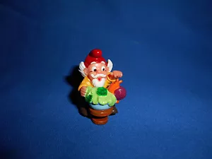 KÜCHENZWERG mit GITTERSCHNECKEN Kunststoff Figur Kinder Überraschung ZWERGE LUPINE - Bild 1 von 5
