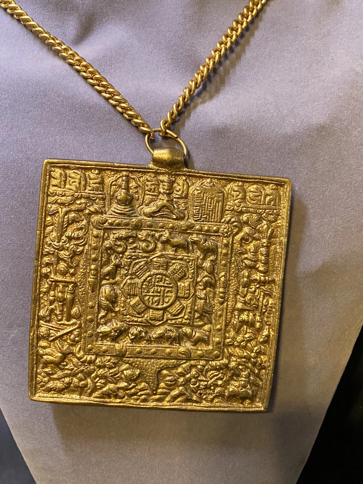 "Antiguo colgante amuleto zodiaco de latón tibetano en cadena de 28""" Foto 1 de 4