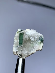 Bellissimo cristallo di tormalina naturale 22 ct dall'Afghanistan - Foto 1 di 10