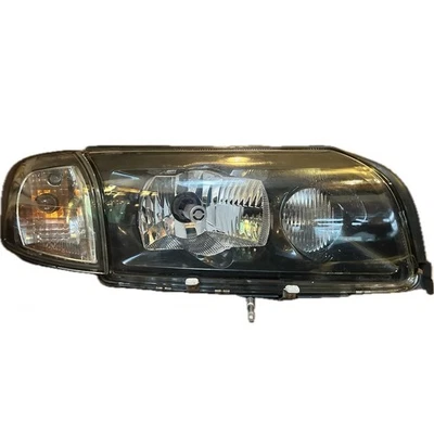 Ксеноновая правосторонняя пассажирская фара 2003–2006 Volvo S80 с угловым фонарем и стеклоочистителем - Изображение 1 из 4