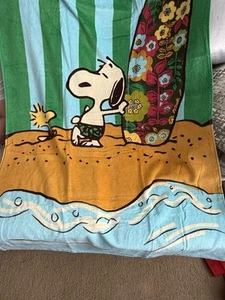"Toalla de playa esencial Vera Bradley Peanuts (Snoopy) - Peanuts Garden 33""x66"" nueva con etiquetas" - Imagen 1 de 8