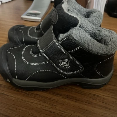 Keen Boys Boot  Youth Size 5 Black Leather Waterproof - Image 1 of 4