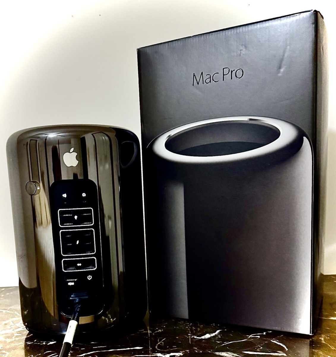 Mac Pro (Late 2013) 6コア/メモリ32GB/250GB Mac Pro Late 2013 6コア メモリ32GB 250GB Max、MacBook MacBook