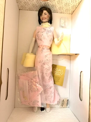 Vestido de Noche Jacqueline Kennedy Muñeca Franklin Como Nuevo París Rosa Luces NRFB Foto 1 de 2