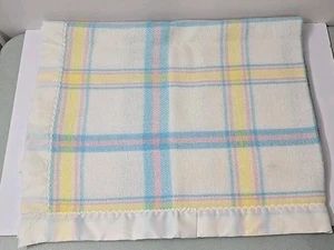 Vintage Acryl Krippendecke Nylonborte Pastell Plaid - Bild 1 von 9