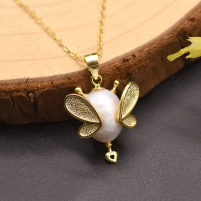 D17 Dorato Ciondolo Collana Ape Con Perle di Acqua Dolce 925 Argento Sterling - Immagine 1 di 3