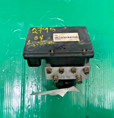 2005 Nissan Armada Anti-Lock Pump & Module 476607S064 - Image 1 of 3