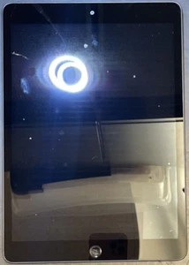 Apple iPad 9th Generation 10.2 in Black Space Gray 64GB - LCD Damage - Picture 1 of 11