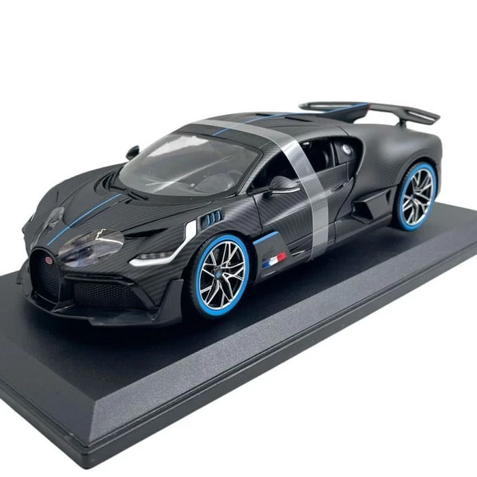 Modellino Auto Bburago 1/18 Bugatti Divo full carbon 50th anniversary Bburago - Immagine 1 di 4