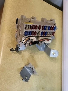 READ 2003-2007 Nissan Murano 3.5L Under Dash Inner Fuse Box Relay Junction Block - Picture 1 of 5