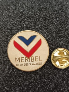 Pin's Pins Pin Emaille 63 Frankreich Département Savoie Skigebiet "MERIBEL"  - Bild 1 von 2