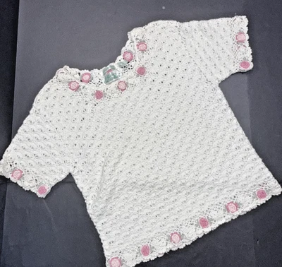 Blusa Floral Rosa Cottagecore Vintage Tejida a Mano Coleen’s Collectibles Pequeña Foto 1 de 4