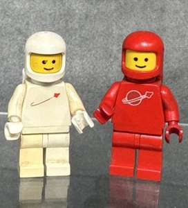 Lego Classic Space Minifigure Lot 2 Vtg Spaceman Astronaut White Red **See Pics - Picture 1 of 2