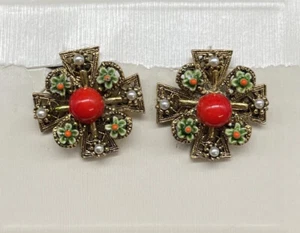 Orecchini vintage cabochon rosso con fiori verdi e perle clip natalizia - Foto 1 di 6