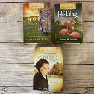 Lot of 3 Love Finds You in Postcard Books LARGE PRINT Kansas Florida Iowa - Picture 1 of 7