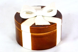 Mancer Italy For Bonwit Teller Bow Tie Ceramic Trinket Dish R101 4-5/8" Round - Picture 1 of 7