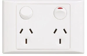 Hager TWIN HORIZONTAL SWITCH SOCKET 10A 230V 3-Pin Flat, Safety Shutter, White - Picture 1 of 1