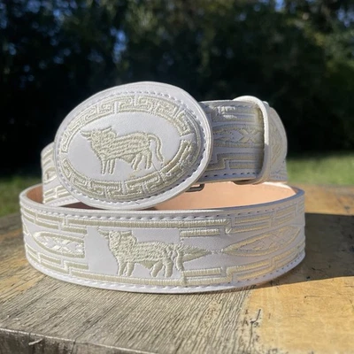 Cinturón mexicano blanco bordado. Cinto Vaquero Bordado De Piel. Cinto Piteado. Foto 1 de 4
