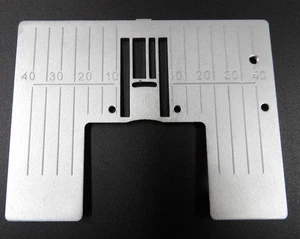 Zick Zack Stich Nadelplatte #4129642-04 für Husqvarna Viking Nähmaschine - Bild 1 von 3