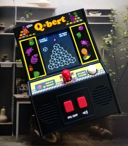 2016 Q Bert By Basic Fun Arcade Classics Retro Mini Arcade Game 09540 - Picture 1 of 6