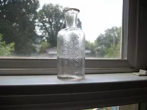 SE FAY & CO DRUGGISTS ATHOL MASSACHUSETTS 1890S ERA DRUGGIST BOTTLE - Picture 1 of 3