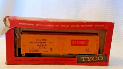 HO Scale Tyco 40' Armour Refrigerator Line Box  Car, Yellow #1754 BNOS - Image 1 of 3