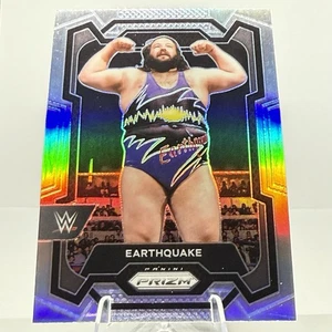 2024 Panini Prizm WWE - Terremoto #104 Silver SP - Foto 1 di 1