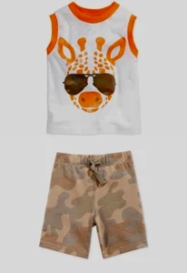 Conjunto corto de camisa y camuflaje First Impressions niños 24 meses Nuevo con etiquetas valor de $26 - Imagen 1 de 3
