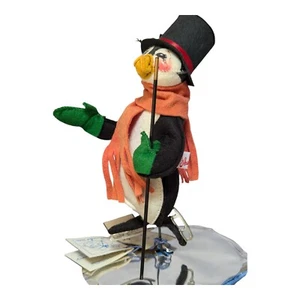 ANNALEE 1995 Bendable Ice Skating Penguin in Top Hat on Ice Stands 10.5" #7430 - Picture 1 of 12