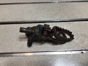 Yamaha IT175,1983,enduro,footpeg,RH OEM footrest assy,peg mount - Picture 1 of 4