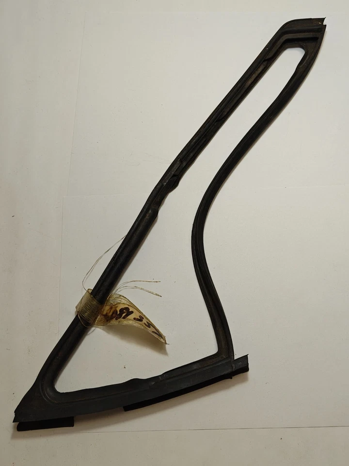 Dodge Plymouth Valiant 1960-1962 puerta izquierda ventana ventilación tira meteorológica 2081357 nuevo de stock Foto 1 de 3