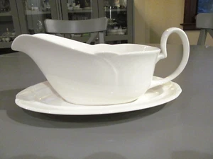 ROYAL DOULTON PERFIL GRAVY BARCO Y PLACA BASE HUESO BLANCO CHINA H5176 INGLATERRA - Imagen 1 de 8