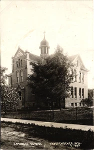 Postal de la Escuela Católica Independencia de Wisconsin RPPC 1922 - Imagen 1 de 2